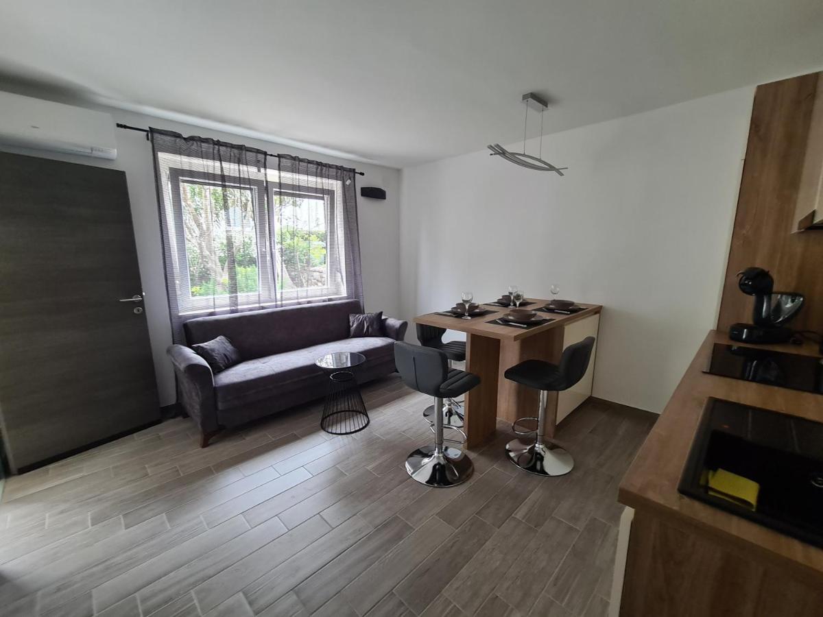 Apartman Nika ซริกเวนิซา ภายนอก รูปภาพ